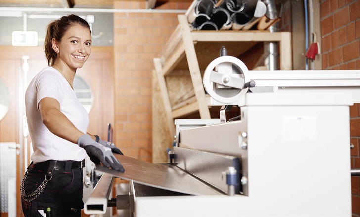  Spenglermeisterin und Influencerin Jennifer Konsek (@jenni_vom_dach)