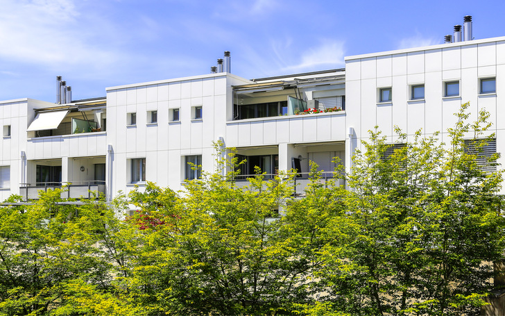 Gelungene Fassadensanierung eines Wohn- und Geschäftshauses im Berner Stadtteil Bümpliz - © Bild: Ramseyer und Dilger AG
