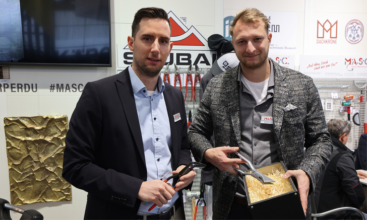  Ab Oktober zu haben: Christian Wesp und Benedict Fischer stellen die neue Stubai-Falzzange Xtra-light Alu in gerader Ausführung vor