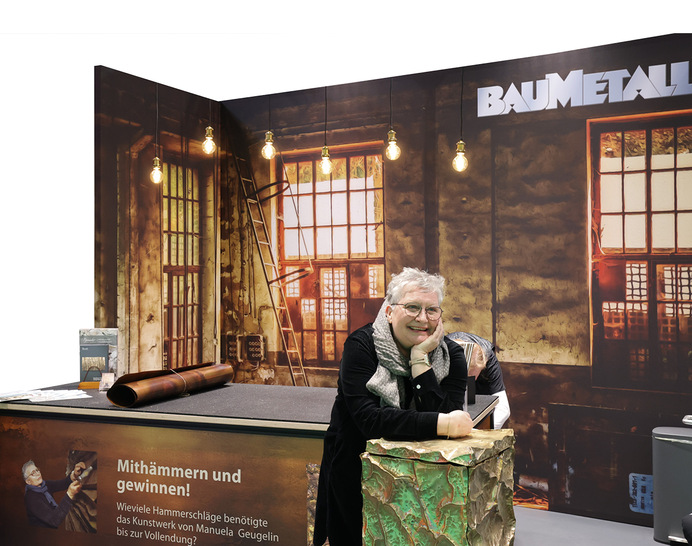  Kurz vor Messestart: Bildhauerin Manuela Geugelin macht sich bereit