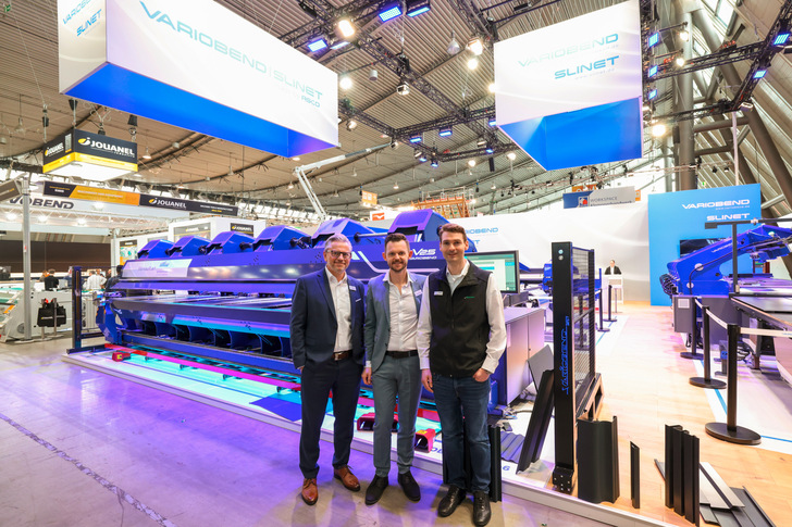  Sylvio und Robert Matthäß (Variobend-Asco GmbH bzw. Slinet-Adco GmbH) zusammen mit Andreas Votteler (Geschäftsführer Gustav Barth GmbH)