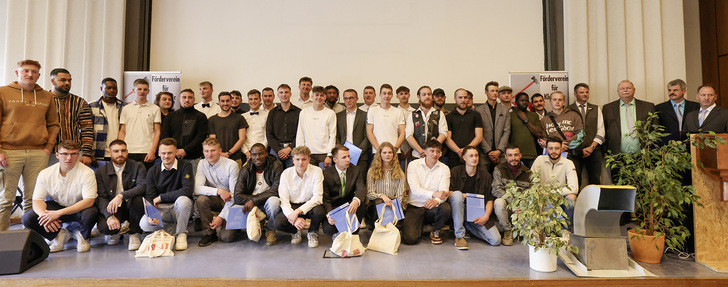  Freigesprochen: die frischgebackenen Gesellinnen und Gesellen der RBS Ulm