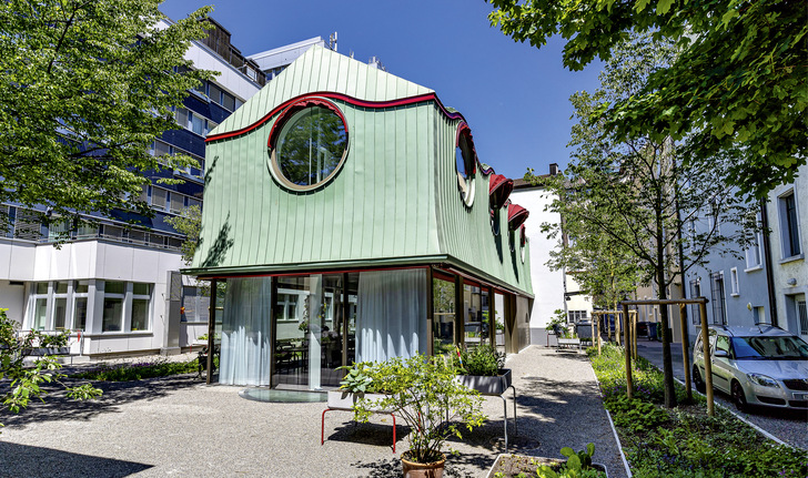  Die Mansardenfläche scheint weder Dach noch Fassade zu sein