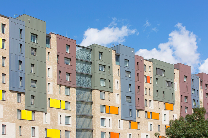 Farbenfrohe Titanzinkfassade im britischen Greenwich Millennium Village