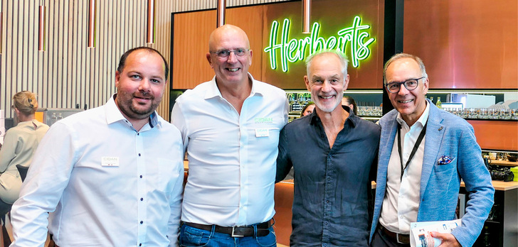 Die Gastgeber Raphael Büchel, Petter Hjelmqvist, Marco Capello und Renato Romagna in der neuen Herberts Bar