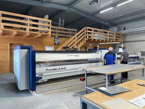 Die Power Bend Multi mit drehbarer Oberwange und zweiachsigem Hinteranschlag für das konische Biegen