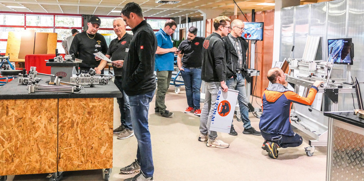 Dachhandwerker in ihrem Element