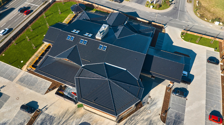 Beim Neubau eines Timberjacks-Restaurants in Köln erfolgten die Dacharbeiten aus einer Hand