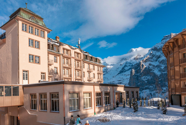 Seit 1874 erhebt sich das Palace auf dem höchsten Punkt der Bergterrasse von Mürren. Es gilt als das älteste Palace-Hotel der Schweiz. Im Jahr 2024 wurde das historische Gebäude saniert und durch einen modernen Neubau ergänzt
