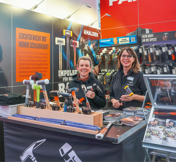 Hammer-Messeteam: Antonia Leßmann und Edith Zagst