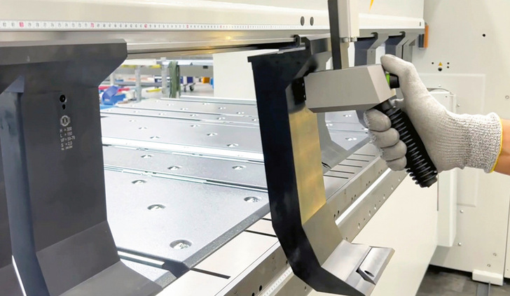 Der Tool Support erleichtert die Bedienung großer Werkzeuge und verbessert die Arbeitsbedingungen