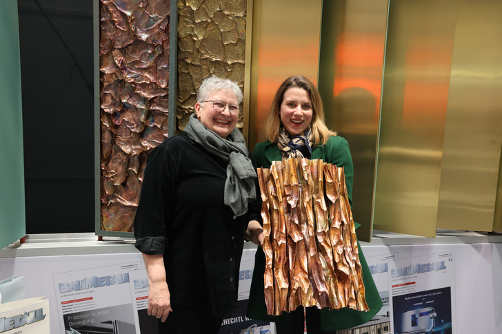 Manuela Geugelin und BAUMETALL-Redakteurin Laura Kornhaaß