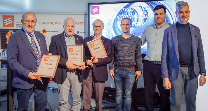 Hubert Trenkwalder, Walther Schmidt, Walter Niederfriniger und drei der vier neuen Vorstände. Es sind: Patrick Bertignoll, Dieter Syer und Marcel Messner