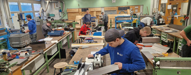 Reges Treiben in der Ulmer Ausbildungswerkstatt