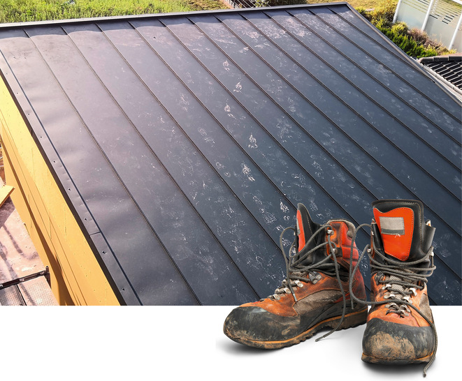 Das neue Garagendach ist vom Wohnhaus aus gut einsehbar. Dass es mit verschmutzten Schuhen betreten wurde, hinterließ bei der Bauherrschaft den ersten schlechten Eindruck