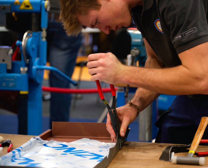 Deutscher Meister 2024: Quentin Gramm bei der Deutschen Meisterschaft im Klempnerhandwerk in Hamburg