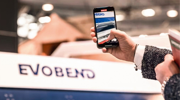 Evobend stellt u.a. eine 3,2 bzw. 6,4 m lange Maschine vor