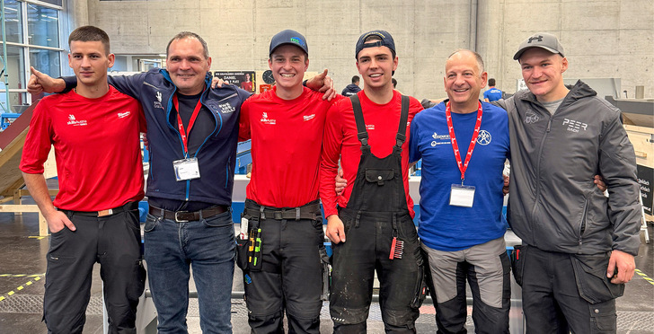 Die AustrianSkills-Teilnehmer mit ihren Experten: Ivan Batinic, Peter Gasser, Mathias Ebner, Dominik Müllauer, Markus Felder und Linus Aschauer