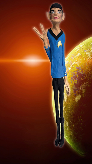 Zwei Gewerke, eine Mission: Das Zink-Raumschiff steht als Sinnbild für die technische Zukunft und Marina Krohs haucht ihrem Mr. Spock aus klassischem Ton Leben ein