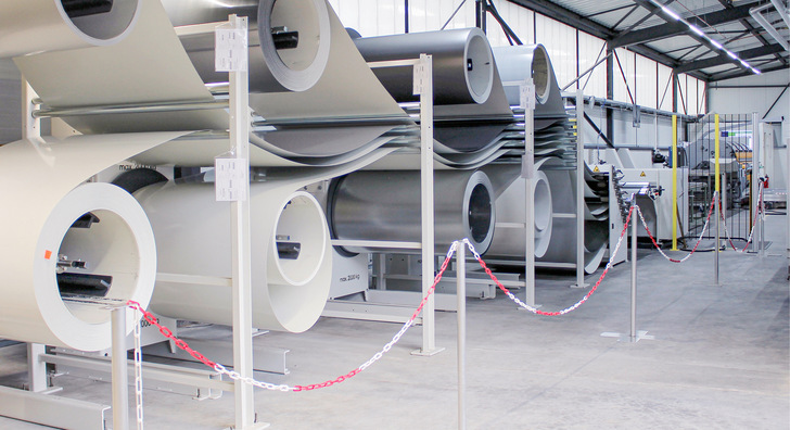 Mit der Achtfach-Abcoil-Lösung wird ein ­flexibler und ­effizienter Materialfluss sichergestellt, der sowohl die Produktionsleistung als auch das Qualitätsniveau deutlich steigert