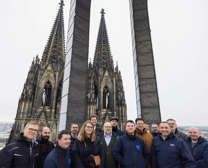 Fachlicher Austausch auf höchstem Niveau: die Delegation der Notre-Dame-Dachhandwerker zu Besuch auf dem Kölner Dom