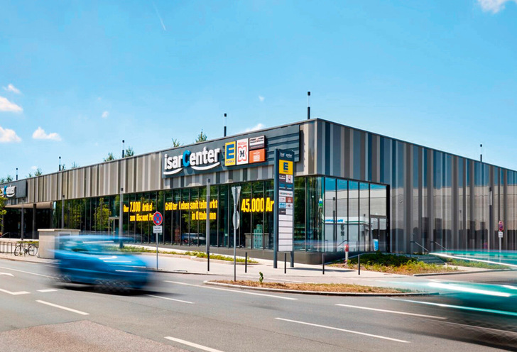 Am Isar Center in Ottobrunn wurde das Kalzip-FC-Fassadensystem aus ­Aluminium installiert