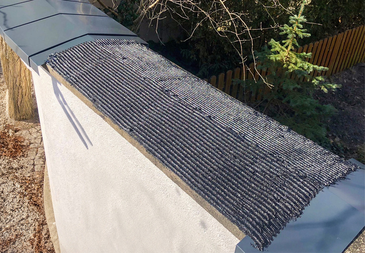 Geklebte Abdeckung mit Stoßverbinder