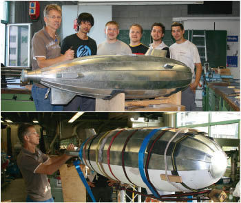 Angehende RMS-Klempnermeister arbeiten an einem Rheinzink-Luftschiff
