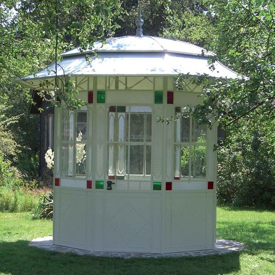 Pavillon aus Metall