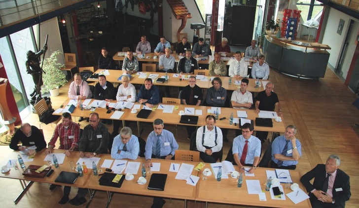 Zahlreiche Tagungsteilnehmer der Bundesfachgruppe Klempnertechnik trafen sich in Karlstadt