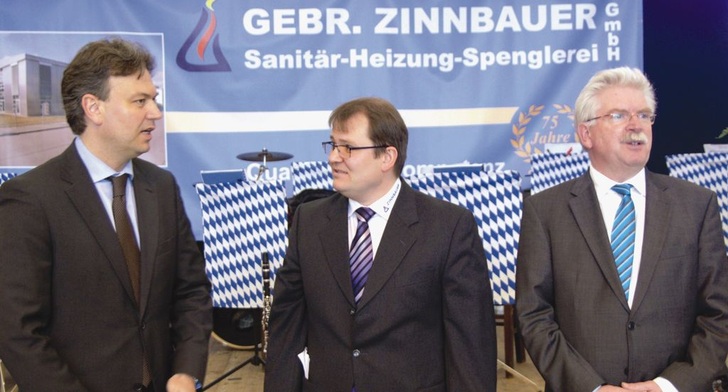 Kompetentes Trio: Dr. Wolfgang Schwarz, Hauptgeschäftsführer im Fachverband SHK-Bayern, Michael Zinnbauer, Geschäftsführer der Gebr. Zinnbauer Sanitär-Heizung-Spenglerei GmbH sowie Bayerns Wirtschaftsminister und stellvertretender Ministerpräsident Martin Zeil