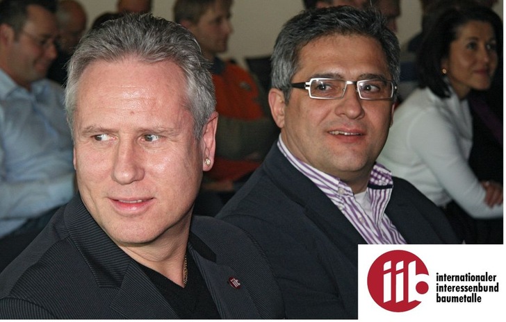 iib-Kassenprüfer Jens Sperber und iib-Schriftführer Bernd Kramer auf der gut besuchten iib-Generalversammlung
