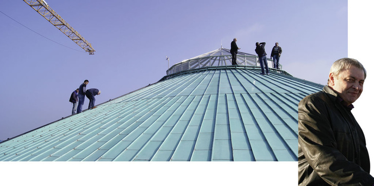 ­Dachtourismus: ­Josef Peter Münch freut sich über das große Interesse am Kupferdach der Kelheimer ­Befreiungshalle
