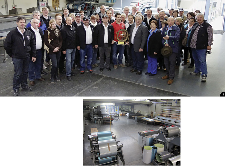 1 Zufriedene Gesichter: Der SMV-Ausflug 2013 stellt einmal mehr unter Beweis, wie gut es der Spenglerfamilie inzwischen gelingt, das Spenglerdach und die Spenglerfassade gemeinsam hochzuhalten
2 Blick in eine der beein­druckenden Hallen der Zimmermann GmbH, Mattersburg
