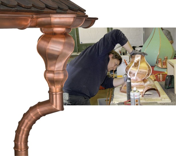 Doppelt dicht: Mit Schlämmkreide bricht Sebastian Kempf die Kapillarwirkung der verdrehten Stehfalze und verhindert, dass geschmolzenes Lötzinn die Mantelflächen verunreinigt. Was er noch nicht ahnt: Die Prüfungskommission wird seinen Kessel am Stutzen abdichten und mit Wasser füllen, denn nur wenn er dicht hält, ist er auch funktionstüchtig
