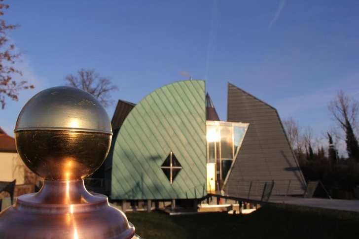 Gold vor dem Museum