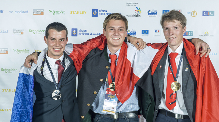 <p>
</p>

<p>
Gold: Anton Zellinger (Mitte), Österreich; Silber: Anthony Boiron (l.), Frankreich, und Bronze: Mike Ledermann (r.), Schweiz
</p> - © Fotos: WorldSkillsFrance und ZVSHK

