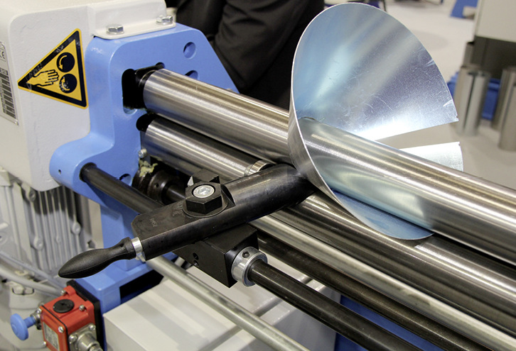 Prinzing stellt unter anderem einen praktischen Seitenanschlag zum Konischrunden vor
