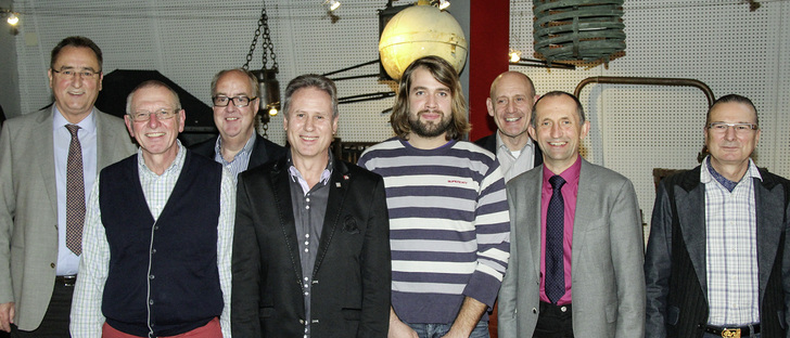 
Die neu gewählte Vorstandschaft der Stiftung Europäisches Klempner- und Kupferschmiede-Museum von links: Artur Semmler (Grünberg, Hessen), Klaus Hofmann (Burgsinn), Walter Müntener (Engwilen, Schweiz), Jens Sperber (Unterwellenborn, Thüringen), Andreas Fella (Hammelburg), Bürgermeister Paul Kruck (Karlstadt), Ulrich Leib (Moorenweis) und Peter Ness (Berlin) Georg Lummel konnte an der Versammlung nicht teilnehmen
