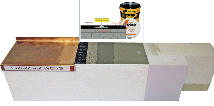 Vor dem Verkleben von Blechen auf verputzten Wärmedämmstoffen (WDVS) oder ähnlichen Untergründen ist zwingend eine Sperrschicht aus Grundierung 2K aufzubringen und mit trockenem Quarzsand (0,7 – 1,2 mm Körnung) abzusanden. Der Verbrauch der Grundierung 2K beträgt ca. 400 g/m², der Quarzsandverbrauch etwa 1,5 kg/m²

&nbsp;
