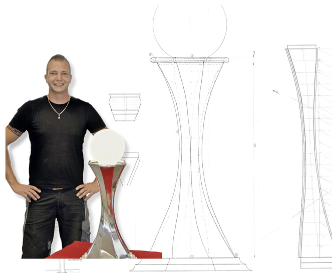 
Markus Mayer präsentiert seine meisterliche Titanzinkleuchte



