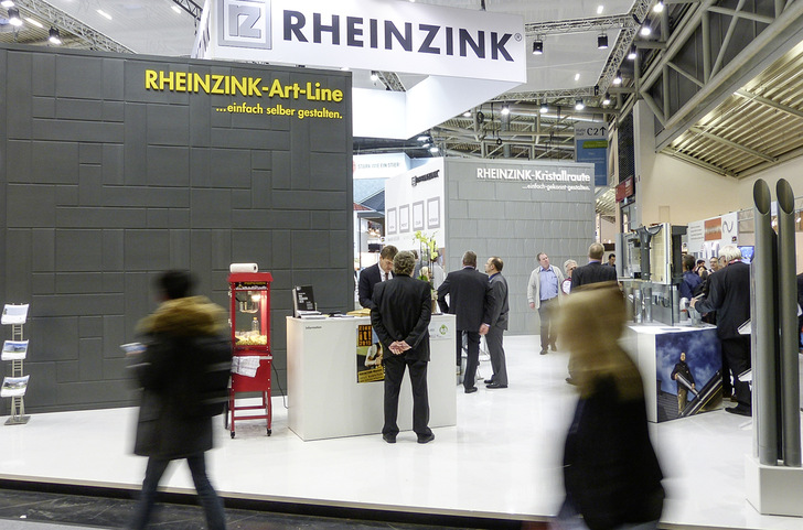 Neben zwei neuen Fassadensystemen und zahlreichem Fassadenzubehör präsentierte Rheinzink eine ganze Reihe weiterer Neuigkeiten auf der Bau
