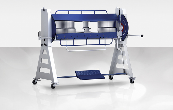 
Bei den manuellen Maschinen war die ASK3 sehr gefragt, die Neufassung der bewährten Segmentabkantbank ASK 



