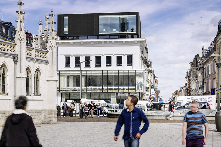 Aufstockung mit Anthra-Zinc im französischen Roubaix. Das lange Jahre leerstehende Haus wird nun als Büro- und Geschäftsgebäude genutzt

Foto: Julien Lanoo
