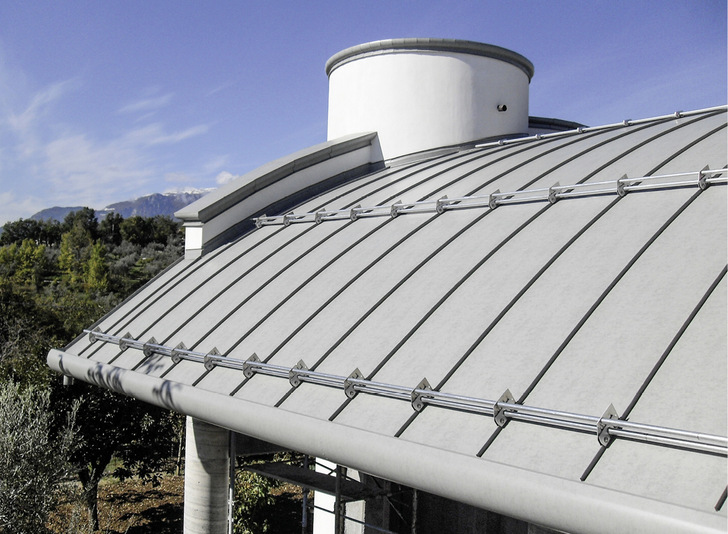<p>
Tonnendach mit Vestis-Grau-Roof-Aluminium in Falzqualität
</p>

<p>
</p> - © Fotos: R. Jürgens und Mazzonetto

