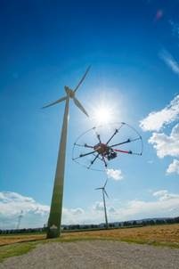 Der Flugroboter “HT-8 C180“ von HEIGHT TECH