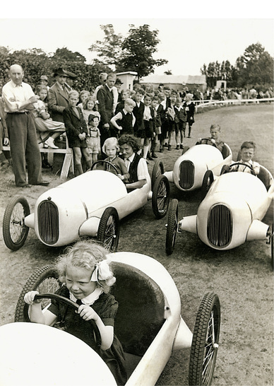 
In den mageren Nachkriegsjahren waren die Cuno-Bistram-Rennwagen in Hamburg eine Attraktion



