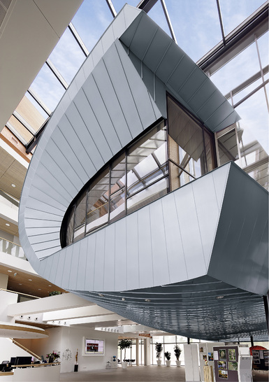 
Bei der Umhüllung kamen die Doppelstehfalz- und die Großrautentechnik zum Einsatz
