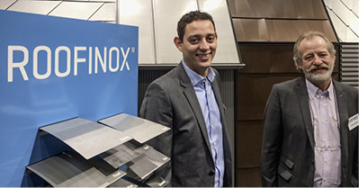 <p>Roofinox Geschäftsführer Marc Metzler und Roofinox-Verkäufer Wilfried Böhler auf der Bau</p> - © Buck