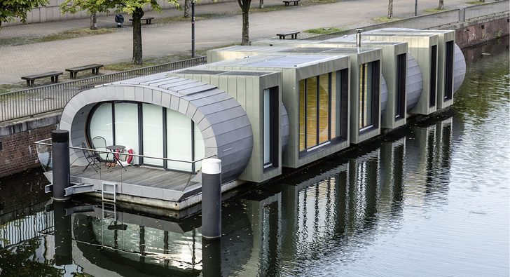 



Hausboot „Schwan“ am Liegeplatz in Hamburg mit Außenhülle aus VMZ-Flatlock-Profilen von VM-Zinc

